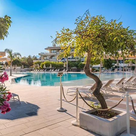 The Signature Level At Grand Palladium Sicilia & 5* Campofelice Di Roccella