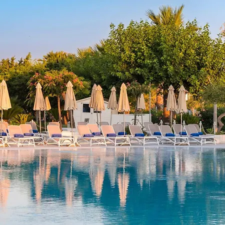 The Signature Level At Grand Palladium Sicilia & Кампофеличе-ди-Роччелла