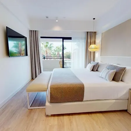 The Signature Level At Grand Palladium Sicilia & Отель